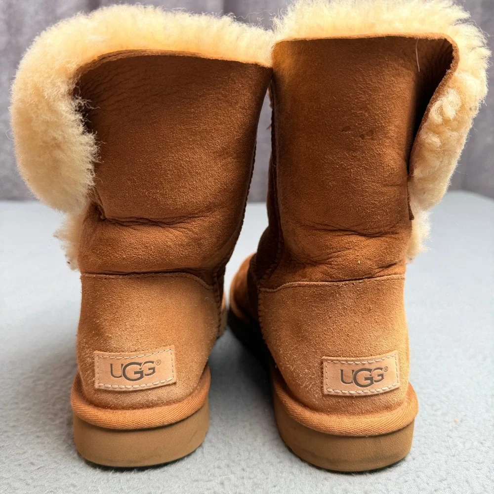 UGG Bailey Button Chestnut Suede Shearling Boots Womens 6 5803